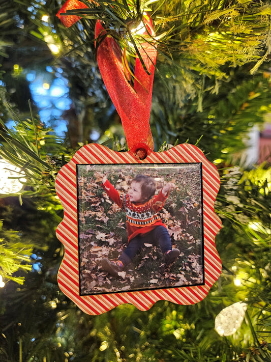 2x2 Wooden Ornament Frame with Custom Photo Magnet